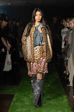 セヴシグ 2024年春夏コレクション - 障壁の先に見える一縷の光｜写真22