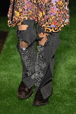 セヴシグ 2024年春夏コレクション - 障壁の先に見える一縷の光｜写真23