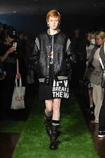 セヴシグ 2024年春夏コレクション - 障壁の先に見える一縷の光｜写真39