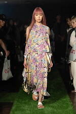 セヴシグ 2024年春夏コレクション - 障壁の先に見える一縷の光｜写真43