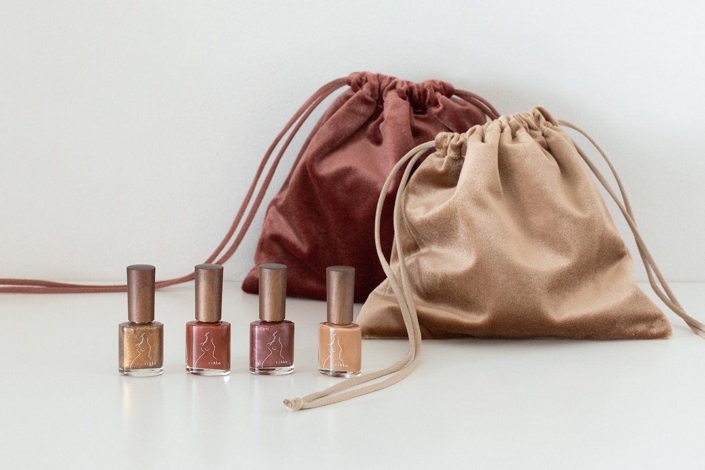 リーカ23年秋ネイル、紅茶に添える“シナモン”オレンジ＆ボンボンショコラ着想アプリコットなど