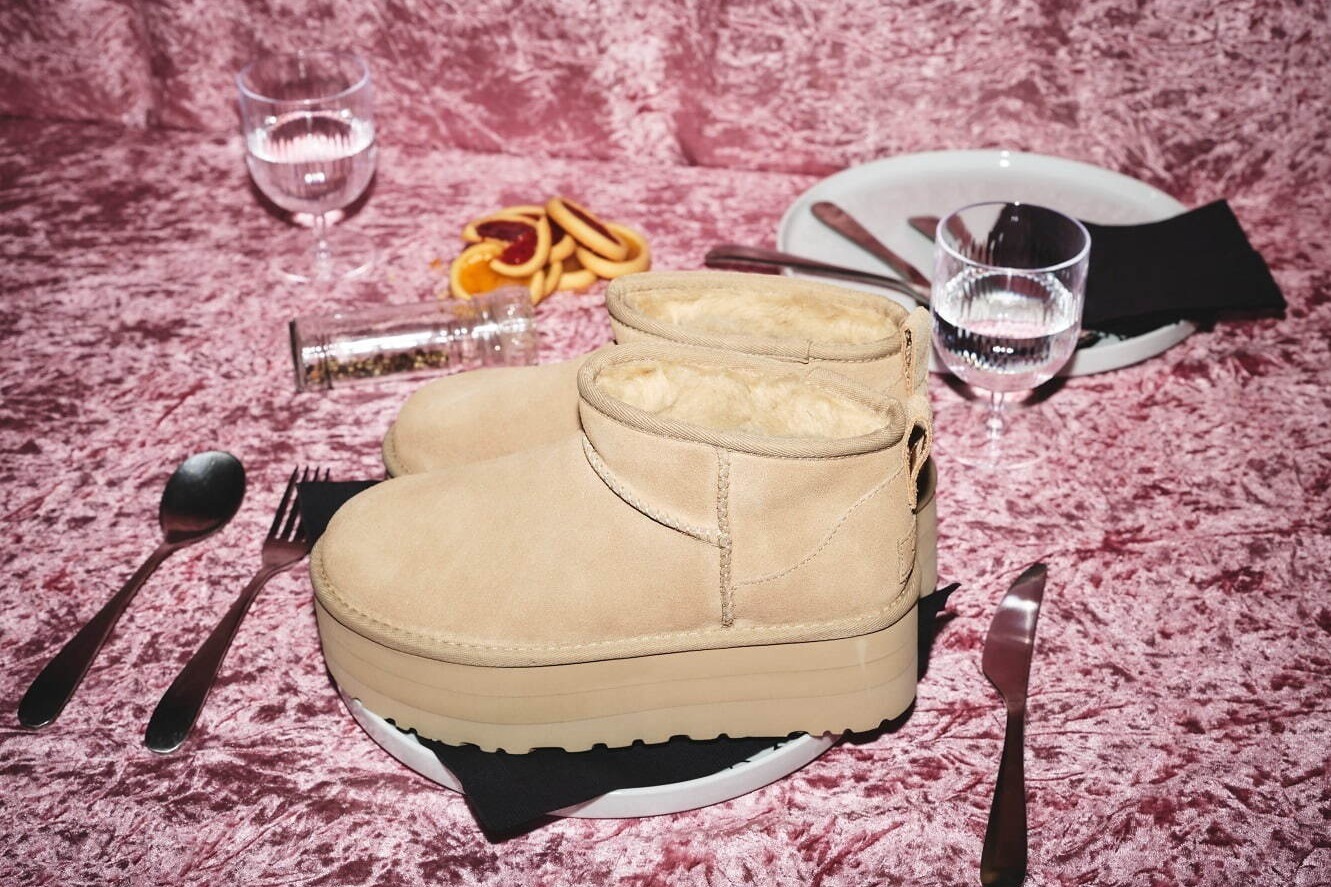 再値下げしますUGG　ピンクショートブーツ22cm