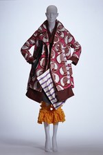 コム デ ギャルソン(COMME des GARÇONS), ジュンヤ ワタナベ(JUNYA WATANABE), ヨウジヤマモト(Yohji Yamamoto), アンダーカバー(UNDERCOVER), ミントデザインズ(mintdesigns), まとふ(matohu) Future Beauty: 30 years of Japanese Fashion｜写真3