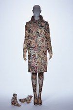 コム デ ギャルソン(COMME des GARÇONS), ジュンヤ ワタナベ(JUNYA WATANABE), ヨウジヤマモト(Yohji Yamamoto), アンダーカバー(UNDERCOVER), ミントデザインズ(mintdesigns), まとふ(matohu) Future Beauty: 30 years of Japanese Fashion｜写真5