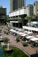 コム デ ギャルソン(COMME des GARÇONS), ジュンヤ ワタナベ(JUNYA WATANABE), ヨウジヤマモト(Yohji Yamamoto), アンダーカバー(UNDERCOVER), ミントデザインズ(mintdesigns), まとふ(matohu) Future Beauty: 30 years of Japanese Fashion｜写真8