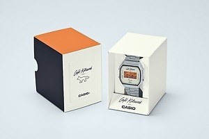 カフェキツネ デジタル時計 ステンレス カシオ×カフェ キツネのデジタル腕時計、“カフェ店舗に着想