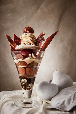 ショコラティエ パレ ド オール“栗&チョコ”の秋パフェ、“コーヒー・カシス・ナッツ”のハーモニー|写真2