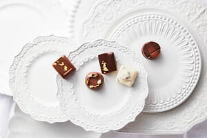 ショコラティエ パレ ド オール“栗&チョコ”の秋パフェ、“コーヒー・カシス・ナッツ”のハーモニー|写真4