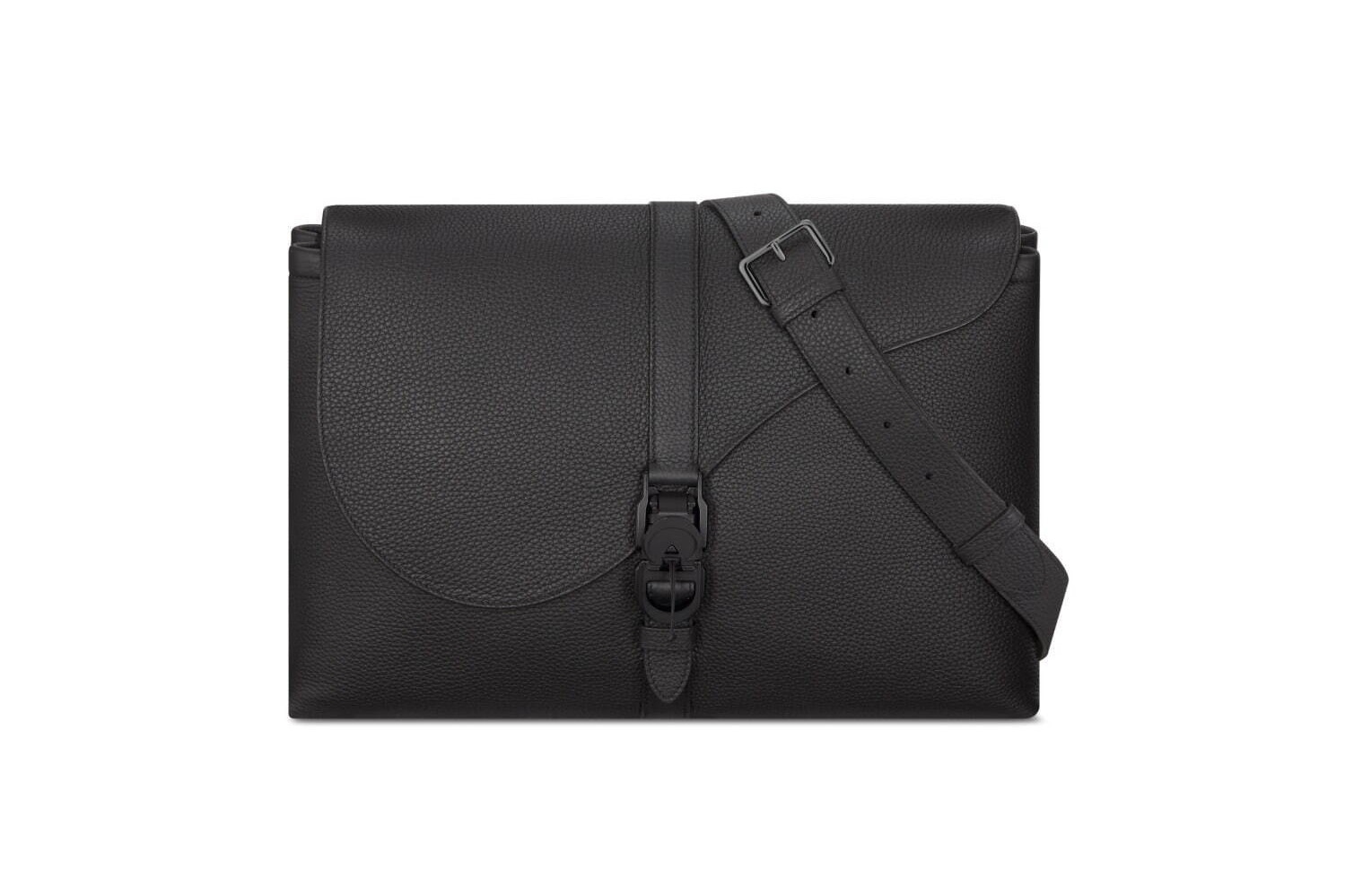 ディオール新作メンズバッグ「ディオール ピロー」“サドル”フラップ×“CD ロック”クロージャ―