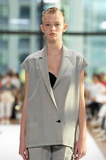 サポートサーフェス 2024年春夏コレクション - 軽やかに、大胆に｜写真17