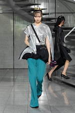 ヨウヘイ オオノ 2024年春夏コレクション - 過去と向き合い、夢を築く｜写真29