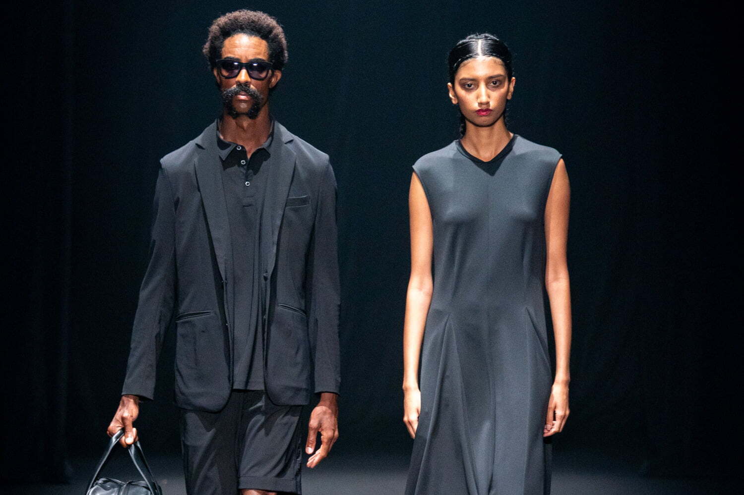 ウノ ピゥ ウノ ウグァーレ トレ ゴルフ 2024年春夏コレクション、機能美と洗練