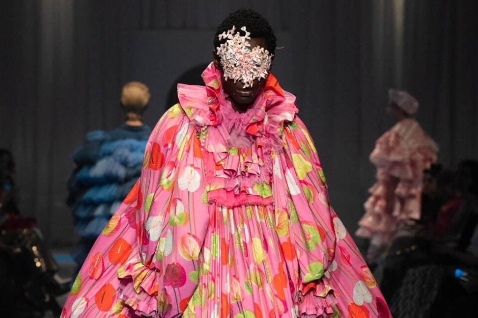 オフショルダー｜ヴィヴィアーノ 24年春夏コレクション - 幸せで美しい夏、映画『ロシュフォールの恋人たち』に着想