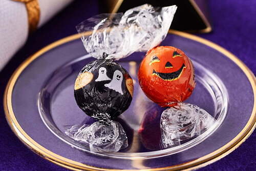 リンツ23年ハロウィン限定チョコ、“パンプキンやゴースト柄”「リンドール」＆バケツ缶ギフトも
