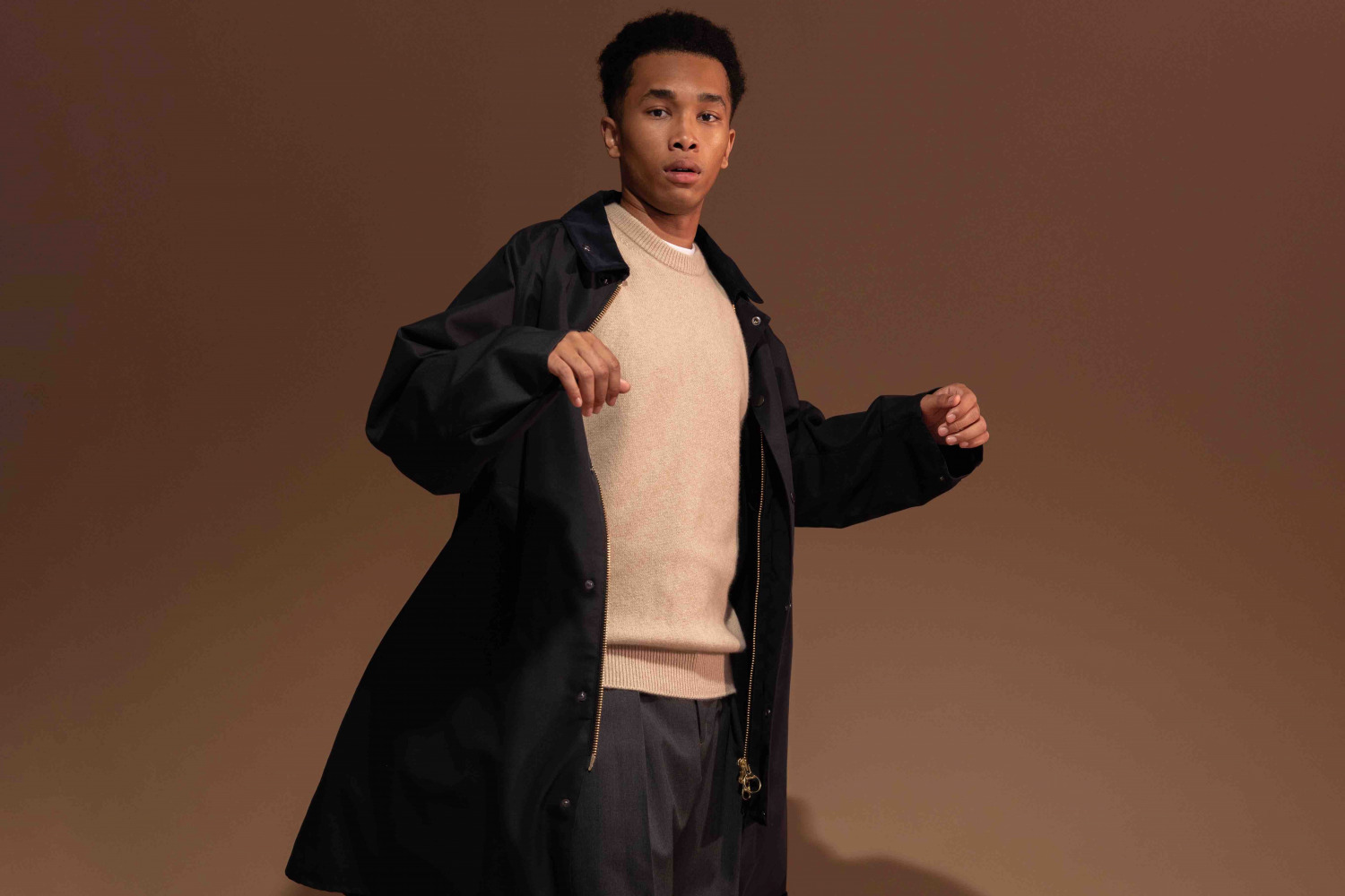 バブアー×ワーカホルク「エクスモア」コート、通年使えるギャバジン×メッシュ素材で