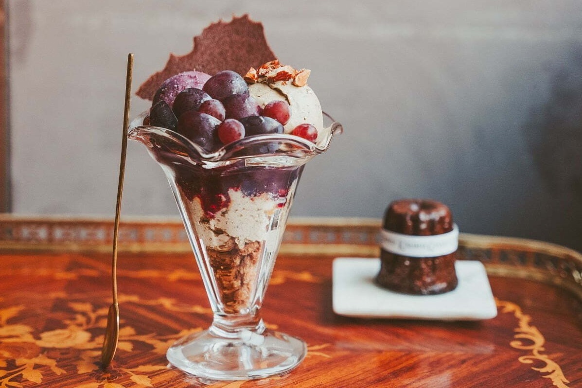 ぶどう｜蔵前の焼き立てカヌレ専門店「クラマエ カヌレ カフェ」秋限定スイーツ“カヌレ＆葡萄のパフェ”