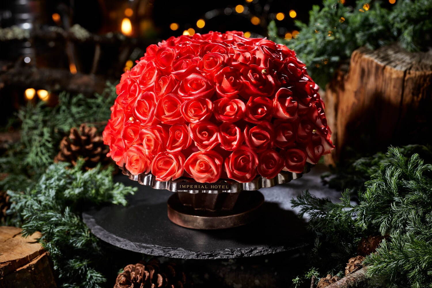 帝国ホテル 東京のクリスマス2023、“赤いバラが咲く”ショートケーキやトリュフケーキなど｜写真3