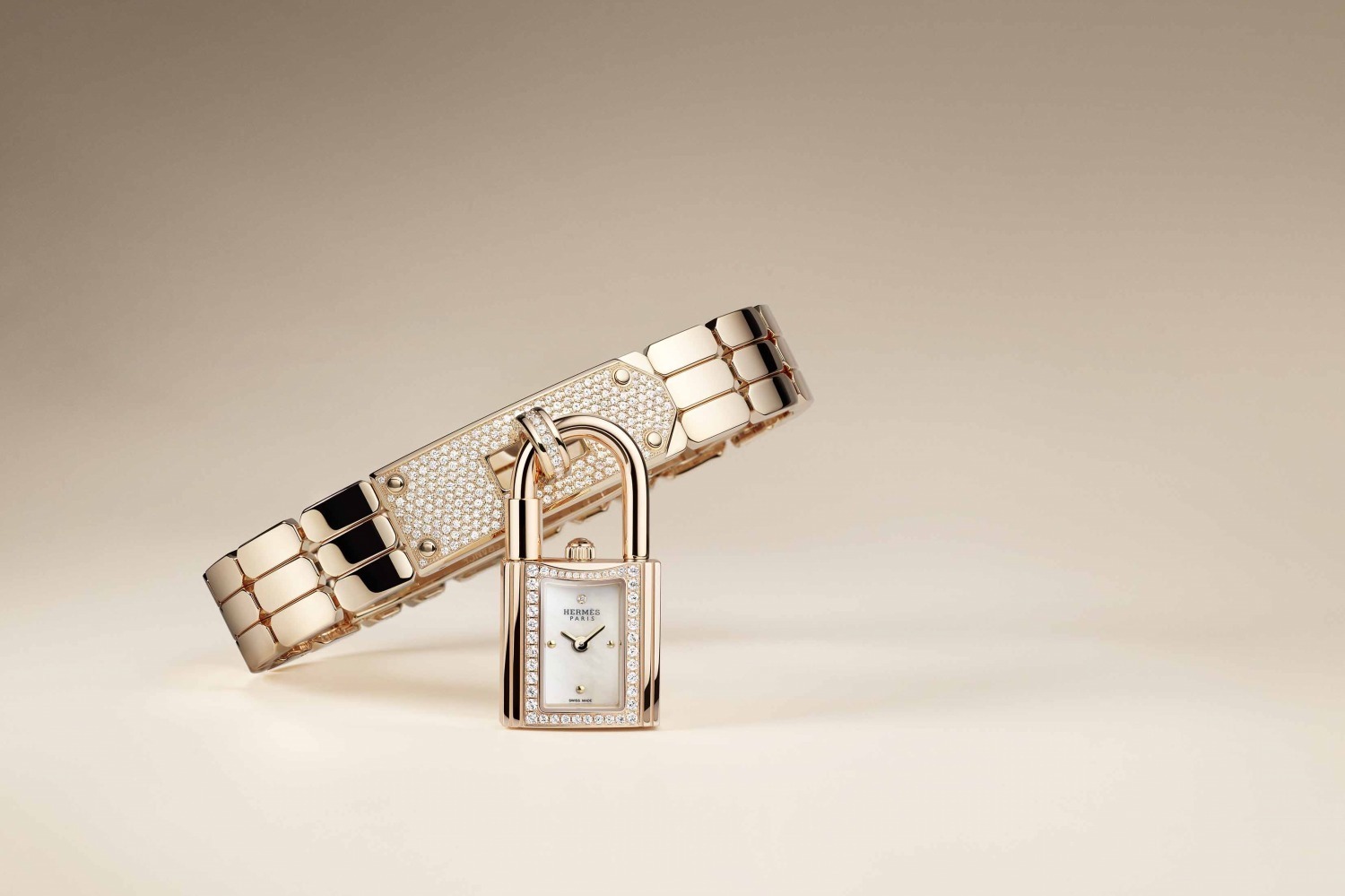 ジュエリーウォッチ｜エルメス「ケリー」ウォッチに23年新作腕時計、“錠前”モチーフのケース×ピンクゴールドのブレスレット