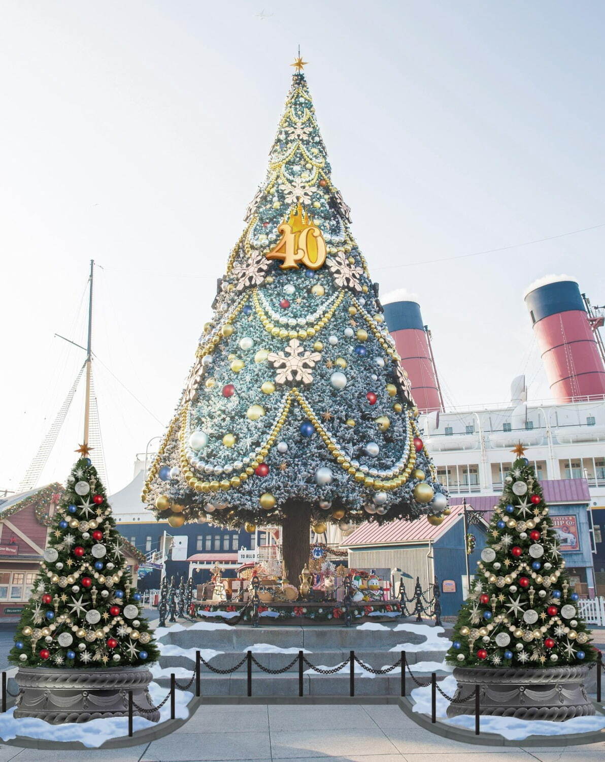 〈東京ディズニーシー〉4年ぶり登場のクリスマスツリーに華やかなイルミネーション