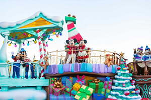 東京ディズニーランド＆東京ディズニーシーのクリスマスイベント、高さ15mのツリー＆イルミネーションも