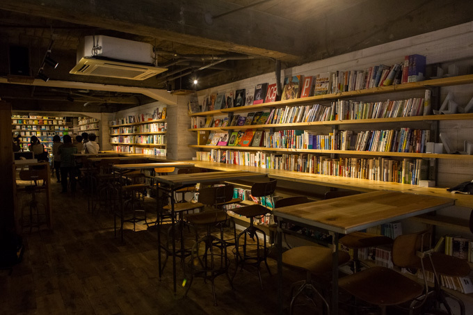 「森の図書室」渋谷で深夜まで営業 - 飲食も可能な“本と人がつながる場所”｜写真1