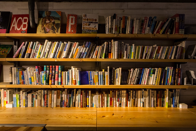 「森の図書室」渋谷で深夜まで営業 - 飲食も可能な“本と人がつながる場所”｜写真3