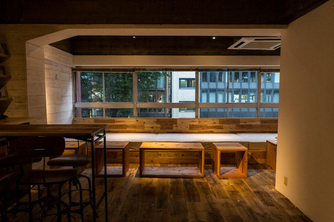 「森の図書室」渋谷で深夜まで営業 - 飲食も可能な“本と人がつながる場所”｜写真9