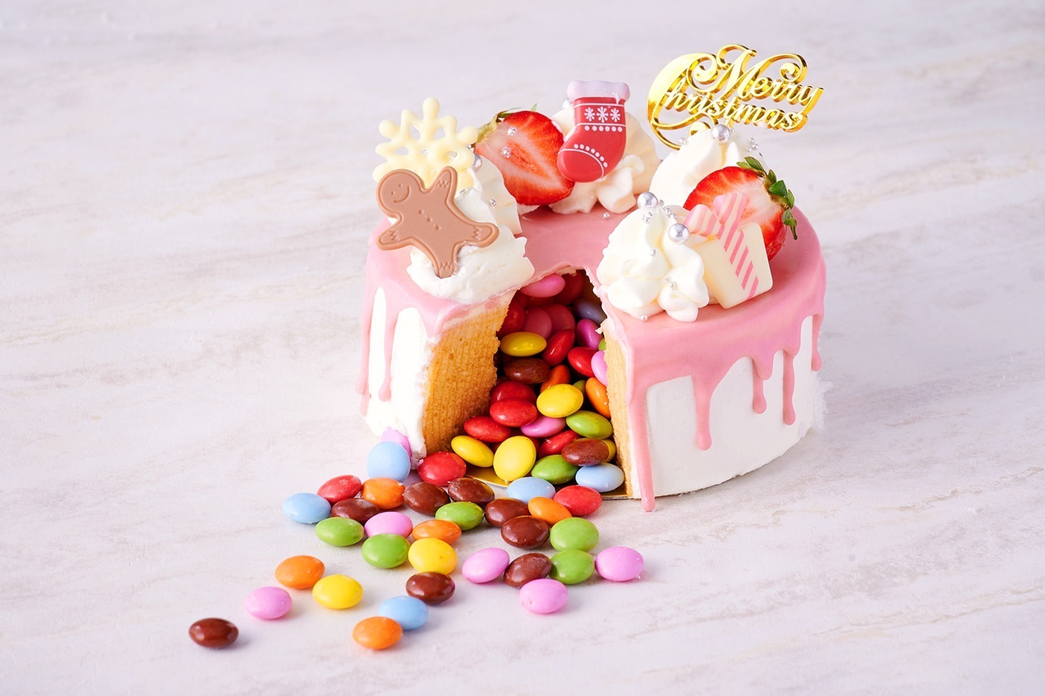 バームクーヘン｜ザ ストリングス 表参道23年クリスマスケーキ、“カラフルチョコが飛び出す”サプライズケーキなど