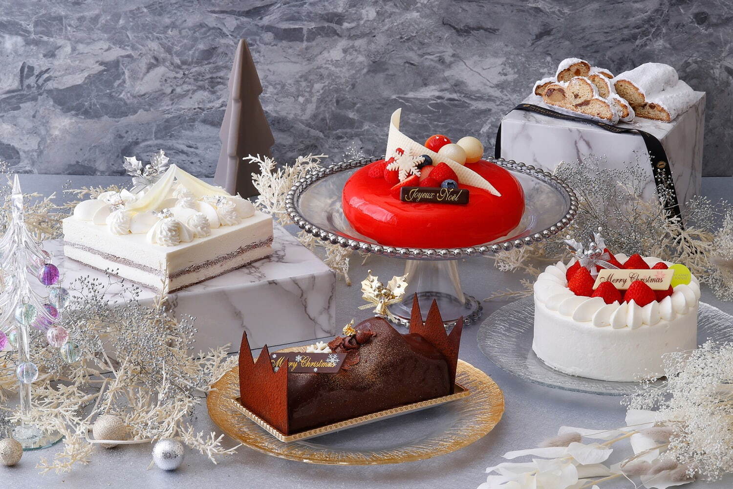 ホテル インターコンチネンタル 東京ベイの23年クリスマスケーキ、銀世界なティラミス風ケーキなど｜写真1