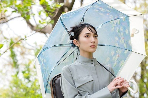 Wpc.“フラワーモチーフ名画”着想の傘「ミュージアムアンブレラ」ゴッホ《ひまわり》やモネ《睡蓮》