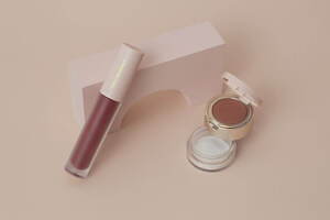 オンリーミネラル23年冬コスメ、“保湿バーム×アイシャドウ”の2in1マルチカラーの限定色など