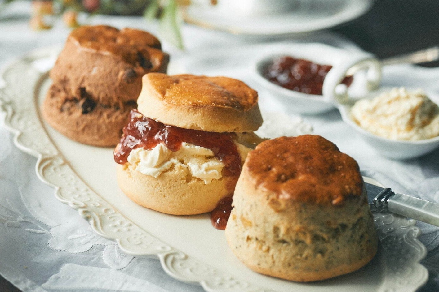 ロンドン発｜「英国フェア2023」阪急うめだ本店で、スコーンなど英国菓子＆約30ブランドの紅茶が集結