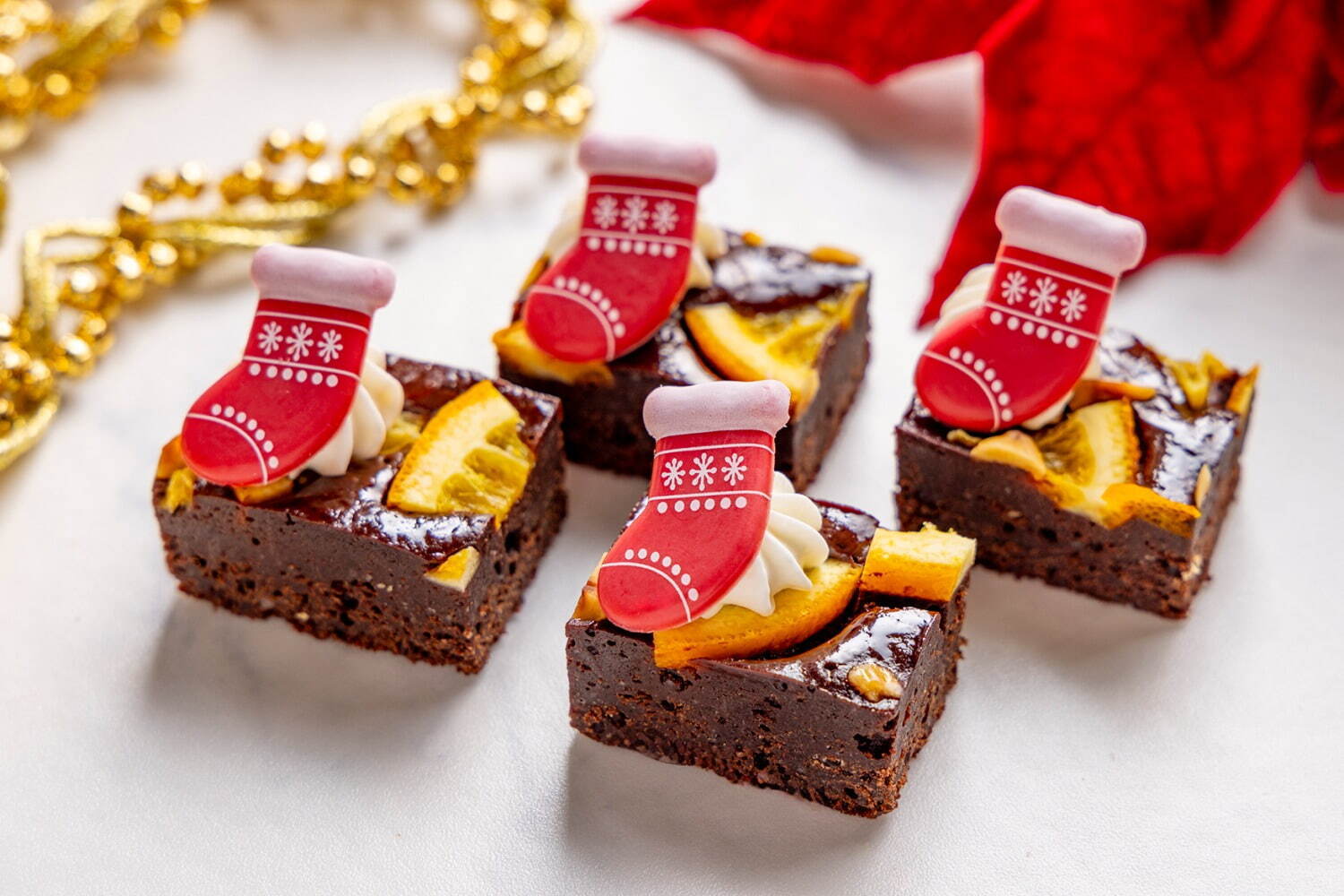 コンラッド東京のクリスマススイーツビュッフェ、赤と白が映えるサンタムースやケーキ｜写真7