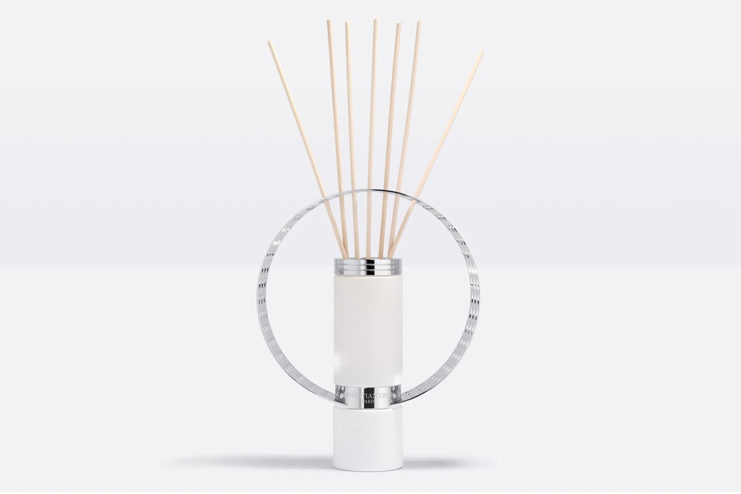 メゾン クリスチャン ディオールの新作ディフューザー、「テ オスマンサス」など人気の香り4種