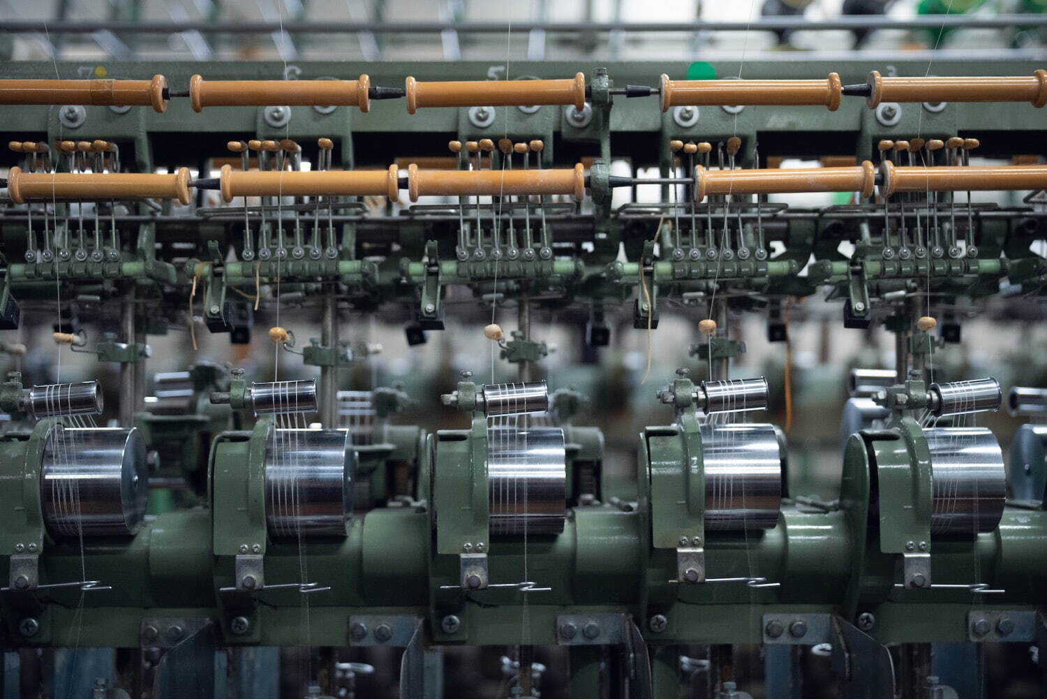 京丹後の特徴である撚糸加工をほどこす撚糸機 田勇機業にて
撮影：村瀬健一