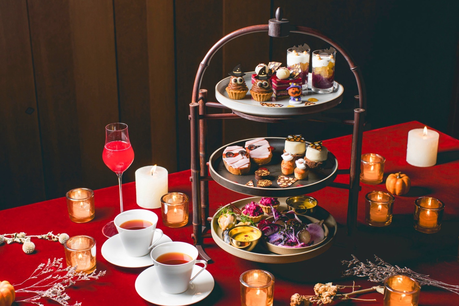 ダーワ・悠洛 京都「ハロウィンアフタヌーンティー」魔女のモンブランタルト＆おばけのフィナンシェ