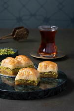 「トルコフェア 2023」チャイやバクラヴァなどトルコグルメ＆伝統雑貨が阪急うめだ本店に｜写真1