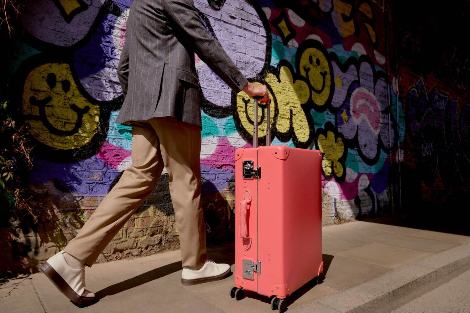 グローブ・トロッター“ポップなカラー”のスーツケース、グリーンやパステルブルーなど3色展開｜写真56