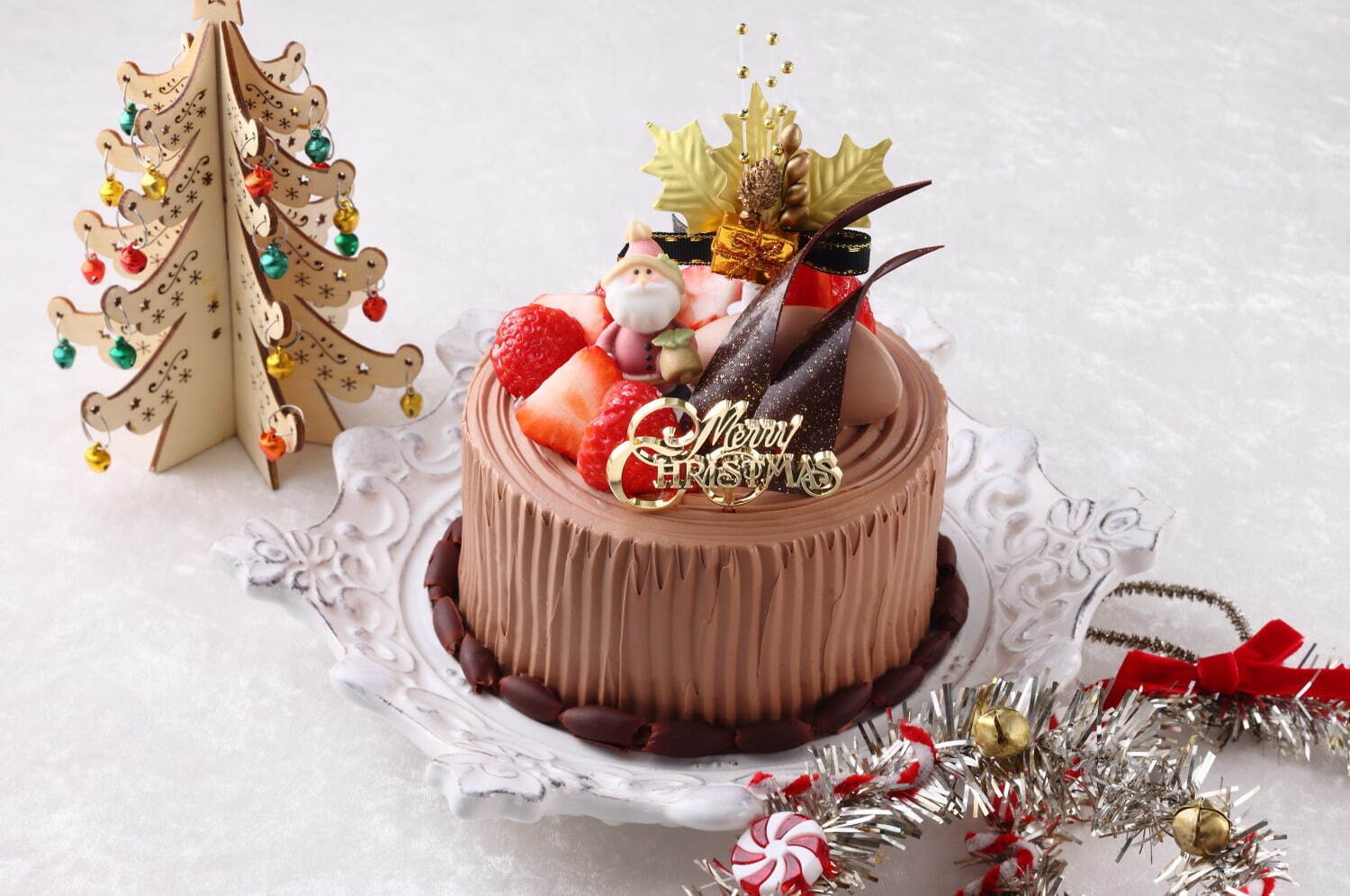 ホテル日航大阪のクリスマスケーキ2023、苺たっぷり華やか2段ショート＆チョコのはしご付きケーキ｜写真4