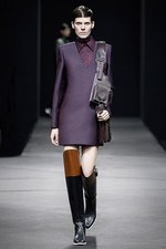 アレキサンダー ワン 2014-15年秋冬コレクション - 実用的アイテムに遊び心ある演出｜写真4