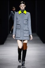 アレキサンダー ワン 2014-15年秋冬コレクション - 実用的アイテムに遊び心ある演出｜写真7