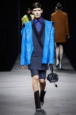 アレキサンダー ワン 2014-15年秋冬コレクション - 実用的アイテムに遊び心ある演出｜写真13