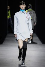 アレキサンダー ワン 2014-15年秋冬コレクション - 実用的アイテムに遊び心ある演出｜写真32