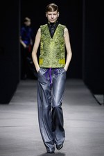 アレキサンダー ワン 2014-15年秋冬コレクション - 実用的アイテムに遊び心ある演出｜写真33