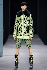 アレキサンダー ワン 2014-15年秋冬コレクション - 実用的アイテムに遊び心ある演出｜写真38