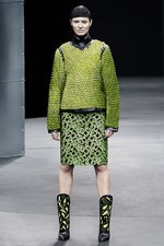 アレキサンダー ワン 2014-15年秋冬コレクション - 実用的アイテムに遊び心ある演出｜写真40