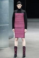 アレキサンダー ワン 2014-15年秋冬コレクション - 実用的アイテムに遊び心ある演出｜写真45