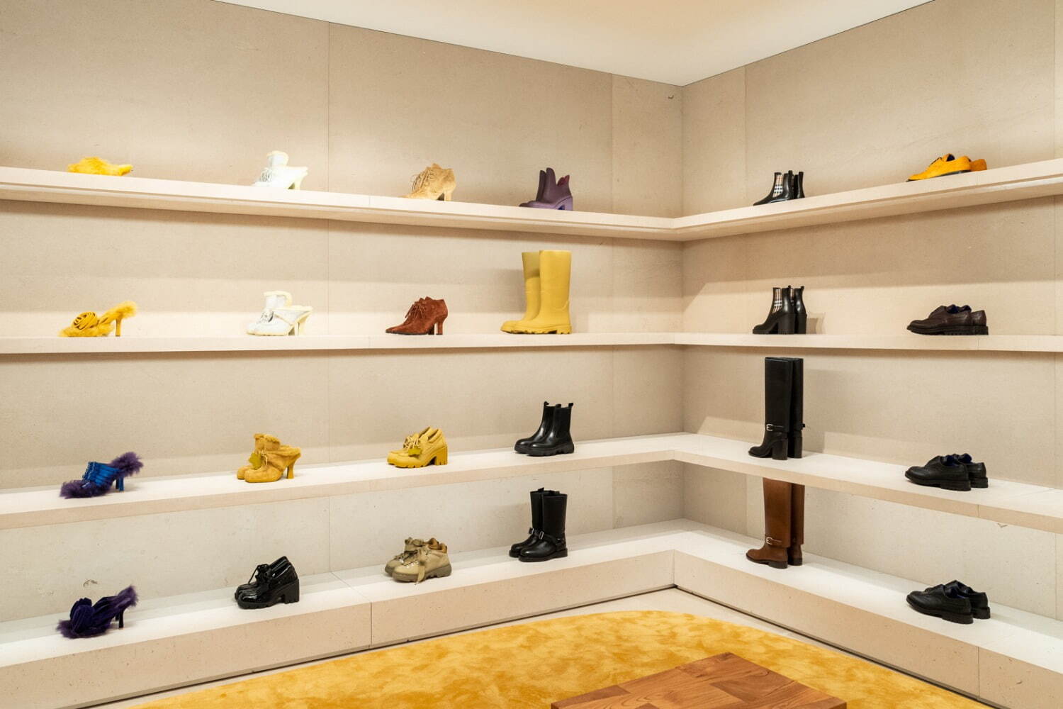 バーバリー、東京・表参道の旗艦店をリニューアル - メンズ＆ウィメンズを幅広く展開｜写真25