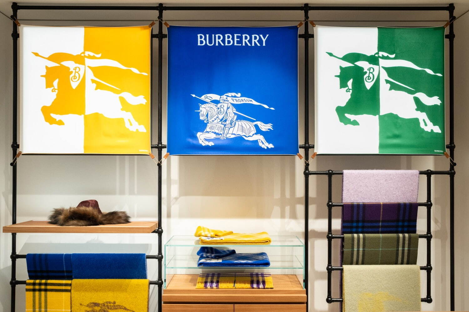 バーバリー、東京・表参道の旗艦店をリニューアル - メンズ＆ウィメンズを幅広く展開｜写真5