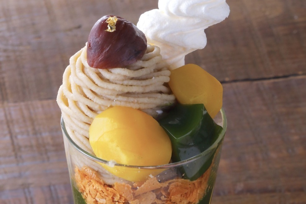 伊藤久右衛門の秋限定「宇治抹茶モンブランパフェ」宇治抹茶＆渋皮栗アイスやこりこり寒天入り